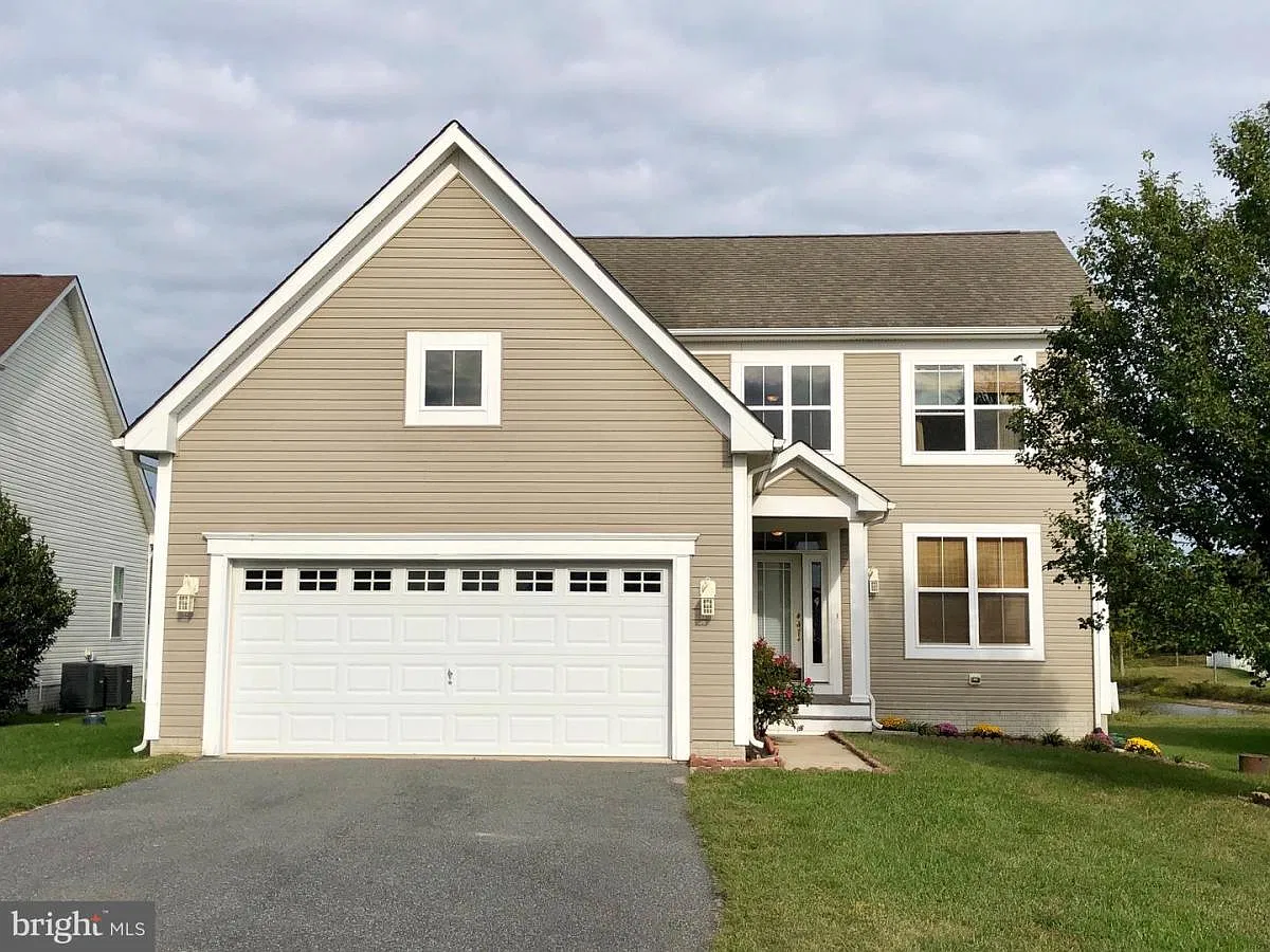 3 bed, 2.5 bath, 2414 sqft, $2,150 — Photo 1
