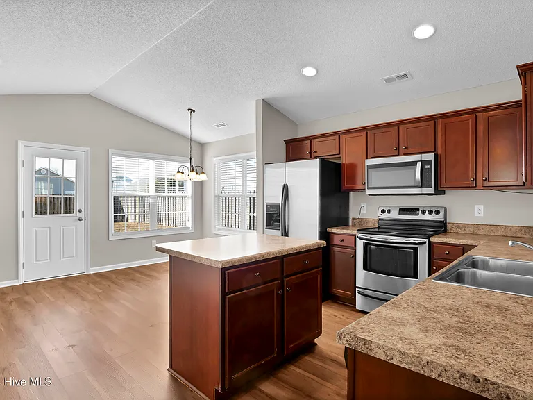 613 Whittle Ct — Photo 9