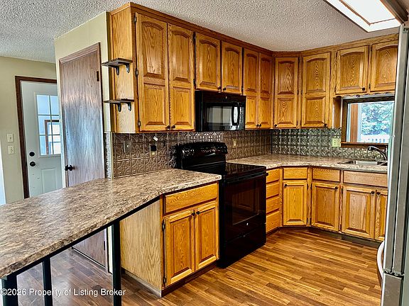 5th image of 828 35th Ave E