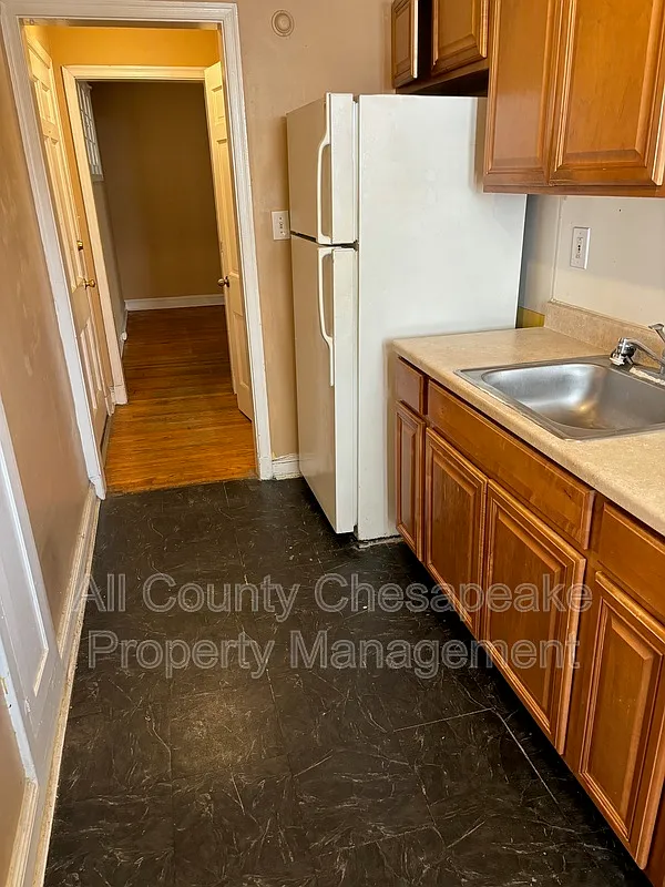 2 bed, 1.0 bath, $1,300 — Photo 2