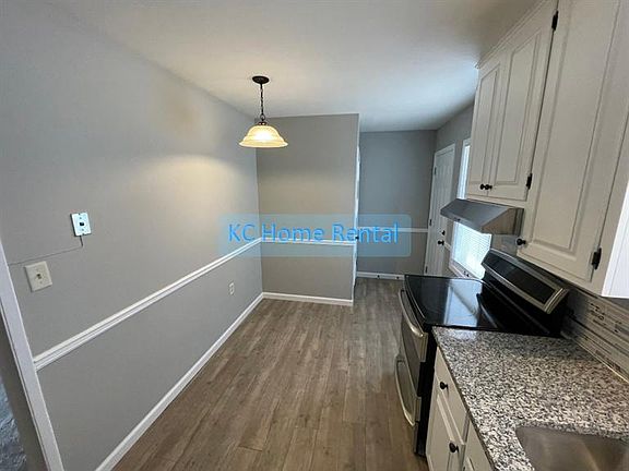 3rd image of 8426 Grandview Ln