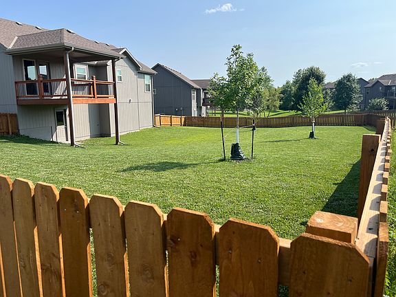 3rd image of 947 N Cypress Cir
