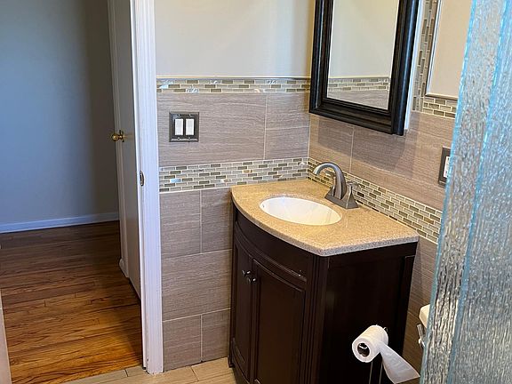 5th image of 153 Clinton Ave Floor 2