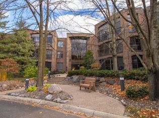 5501 Dewey Hill Rd APT 135, Edina, MN 55439