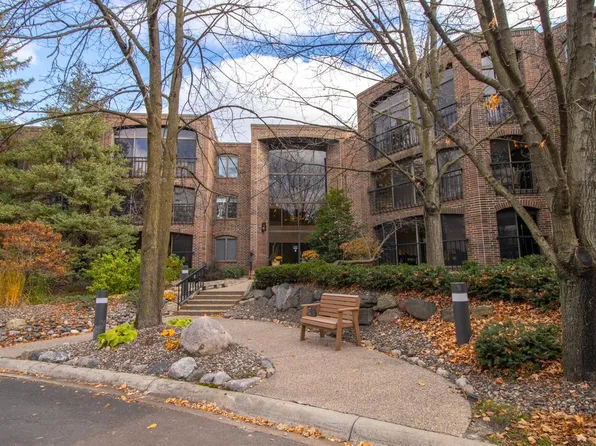 5501 Dewey Hill Rd APT 135, Edina, MN 55439