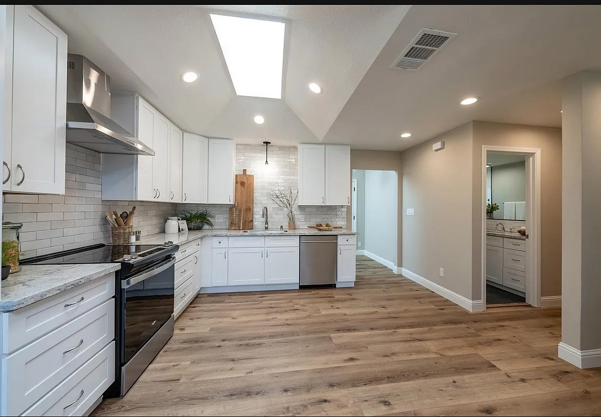 Building Photo - 4767 N Safford Ave