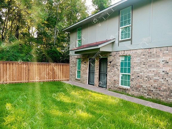 FRONT YARD/REAR BUILDING VIEW