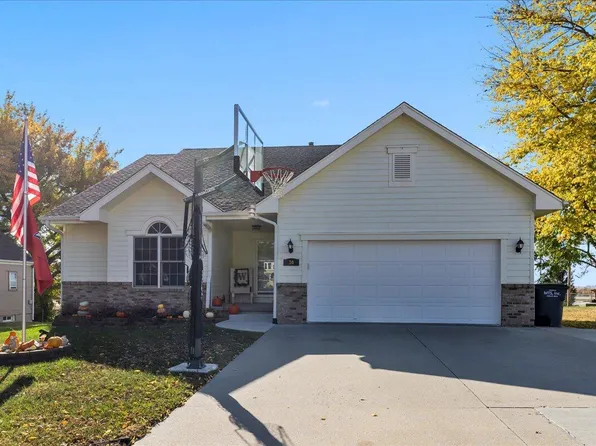 30 Park St, Treynor, IA 51575