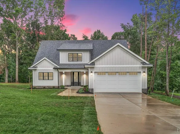120 Pointe O Woods Dr, Huddleston, VA 24104