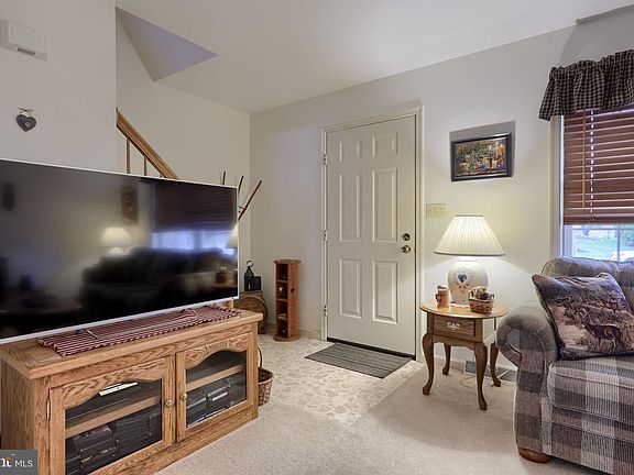 4th image of 11 Rosemont Dr