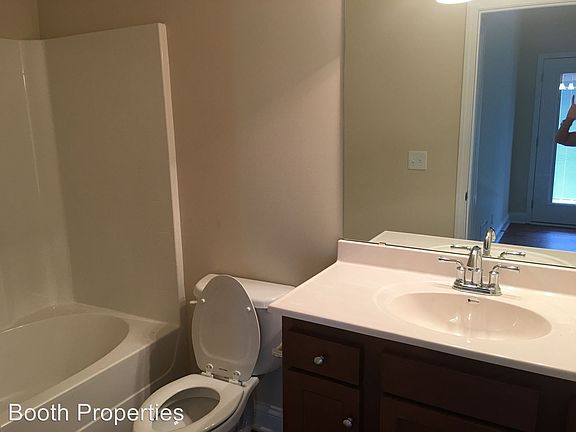 3rd image of 886 Lynnwood Way APT C8