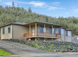 958 SE Golden Eagle Ave, Roseburg, OR 97470
