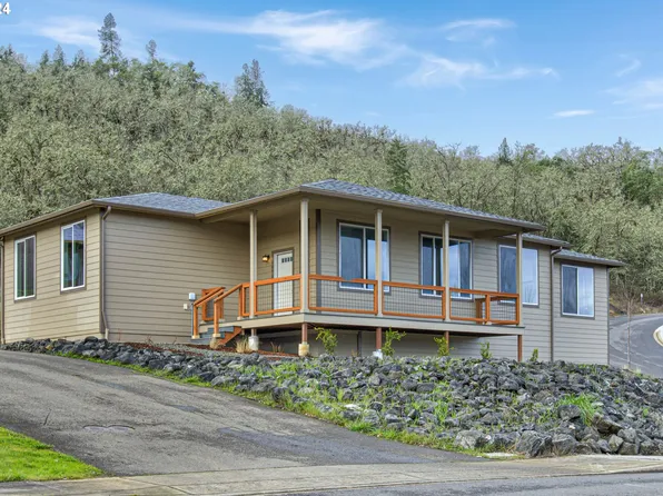 958 SE Golden Eagle Ave, Roseburg, OR 97470