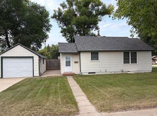 102 10th St SW, Rugby, ND 58368
