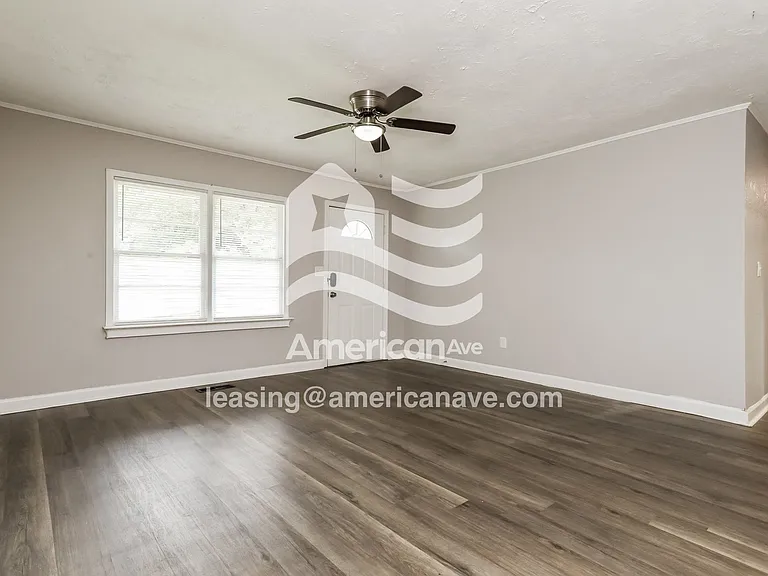 1896582_002_living_room_3.jpg