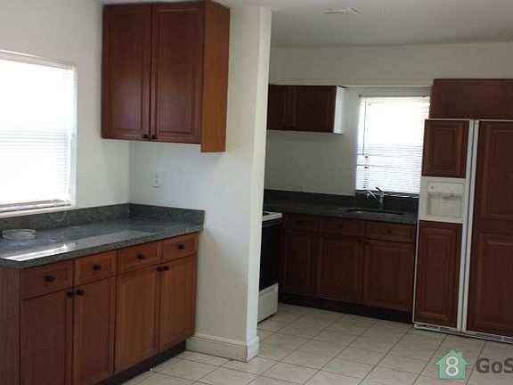 2nd image of 2331 NE 1st Ave