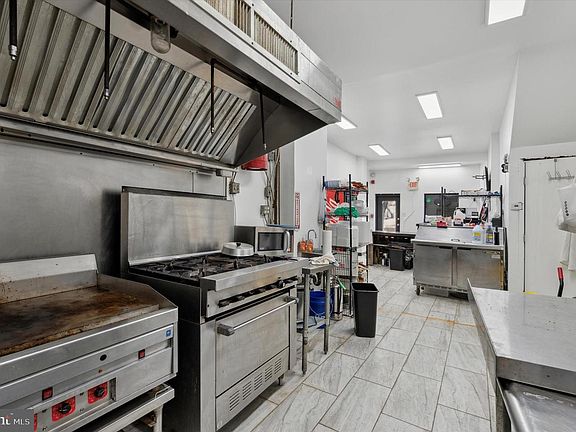 4th image of 6028 Lansdowne Ave