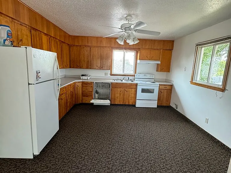 1903 E Avenue B — Photo 1