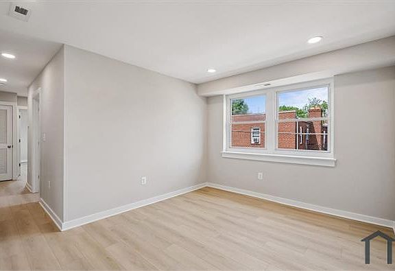 5th image of 1410 Young St SE APT 6