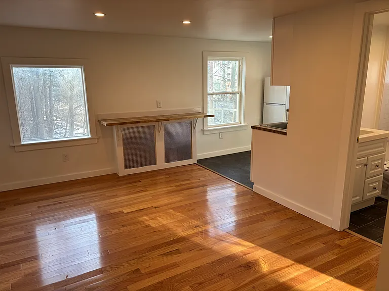142 S Aurora St #5 — Photo 5