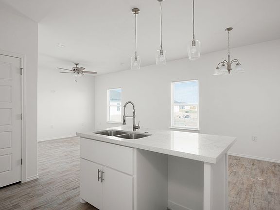 4th image of 2210 Valley Cir