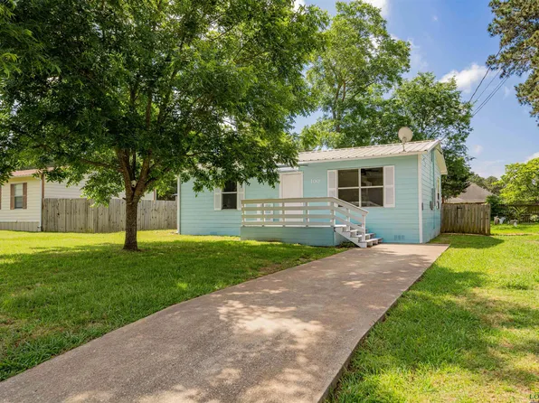 100 Dickson Ct, Kilgore, TX 75662