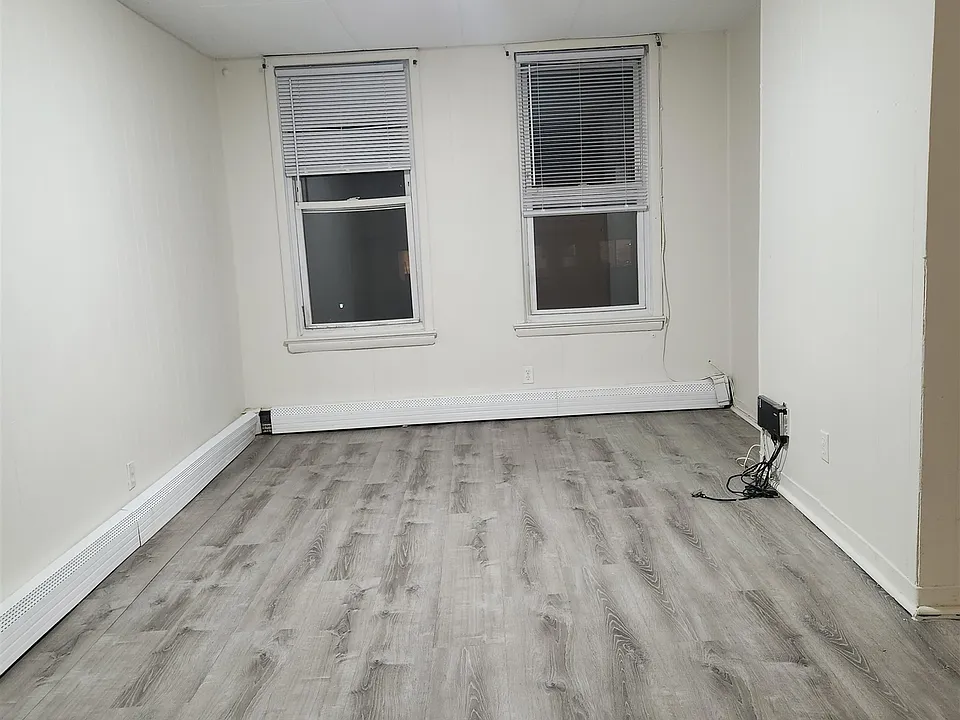 494 W Side Ave