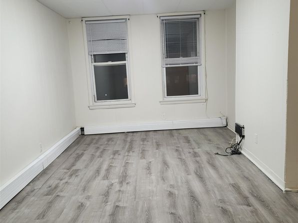 494 W Side Ave