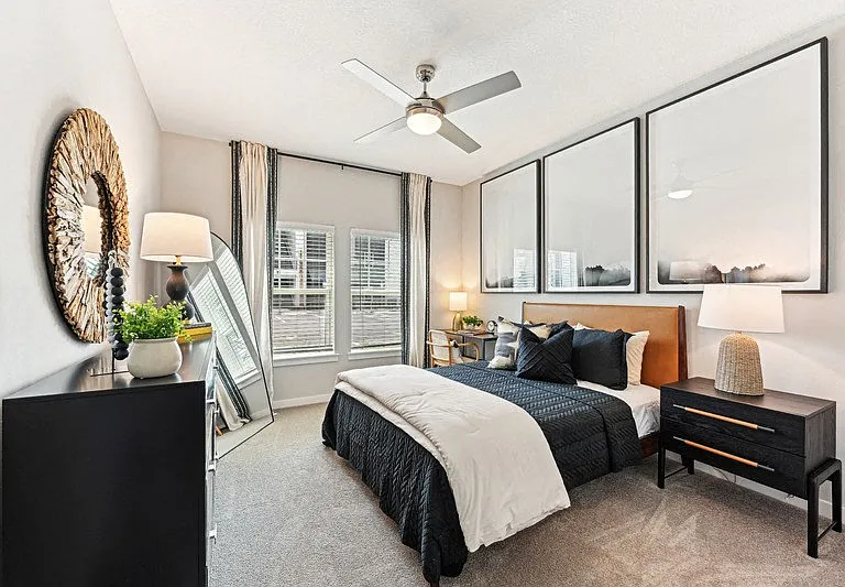 District West — Photo 7