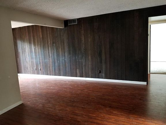 3rd image of 2348 Villanova Cir APT 2