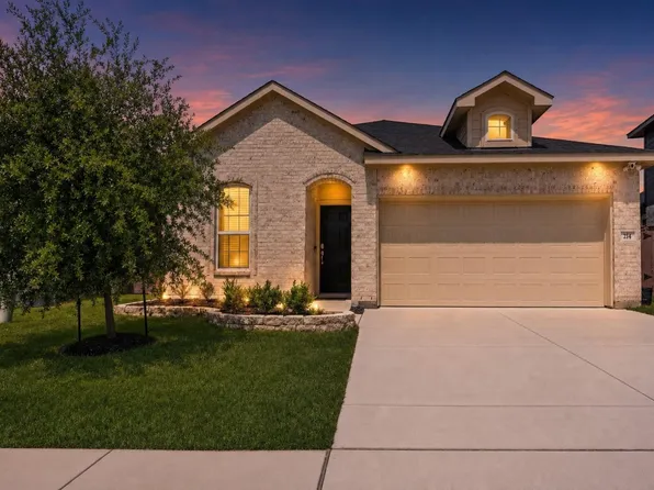 214 Water Grass Trl, Clute, TX 77531