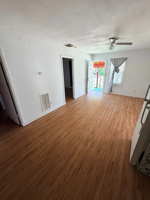 2 bed, 1056 sqft, $1,290 — Photo 3