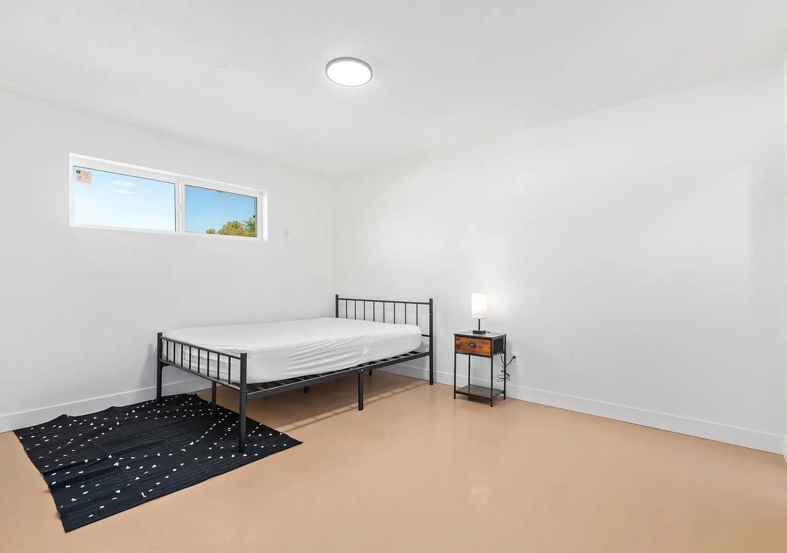 6201 W Indianola Ave - Room 1 — Photo 2