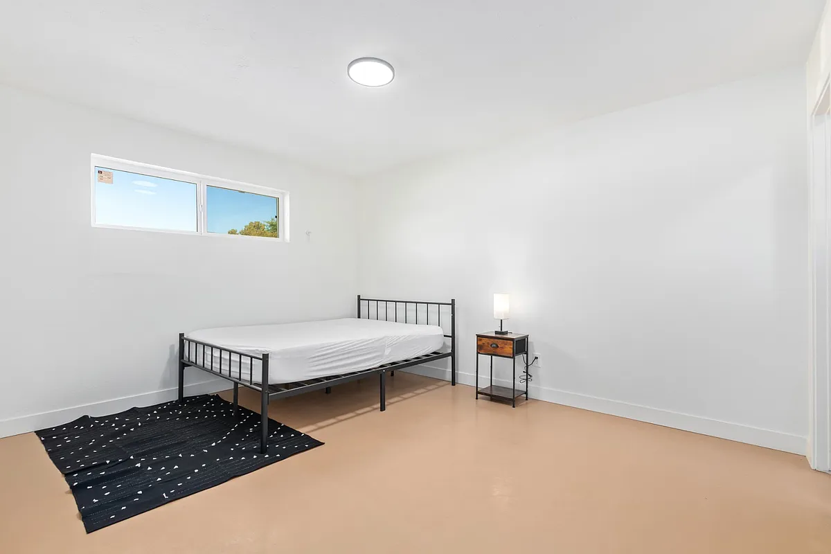 Unit Photo - 6201 W Indianola Ave #1