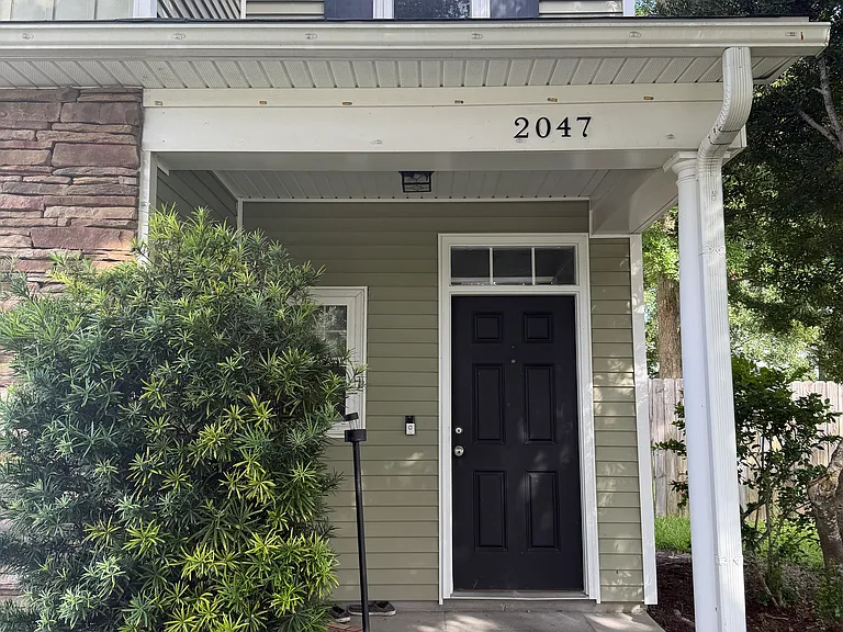 2047 Chilhowee Dr — Photo 2