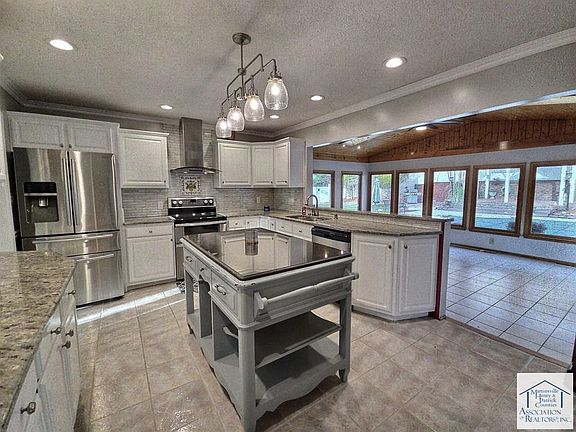3rd image of 149 Sedgefield Dr