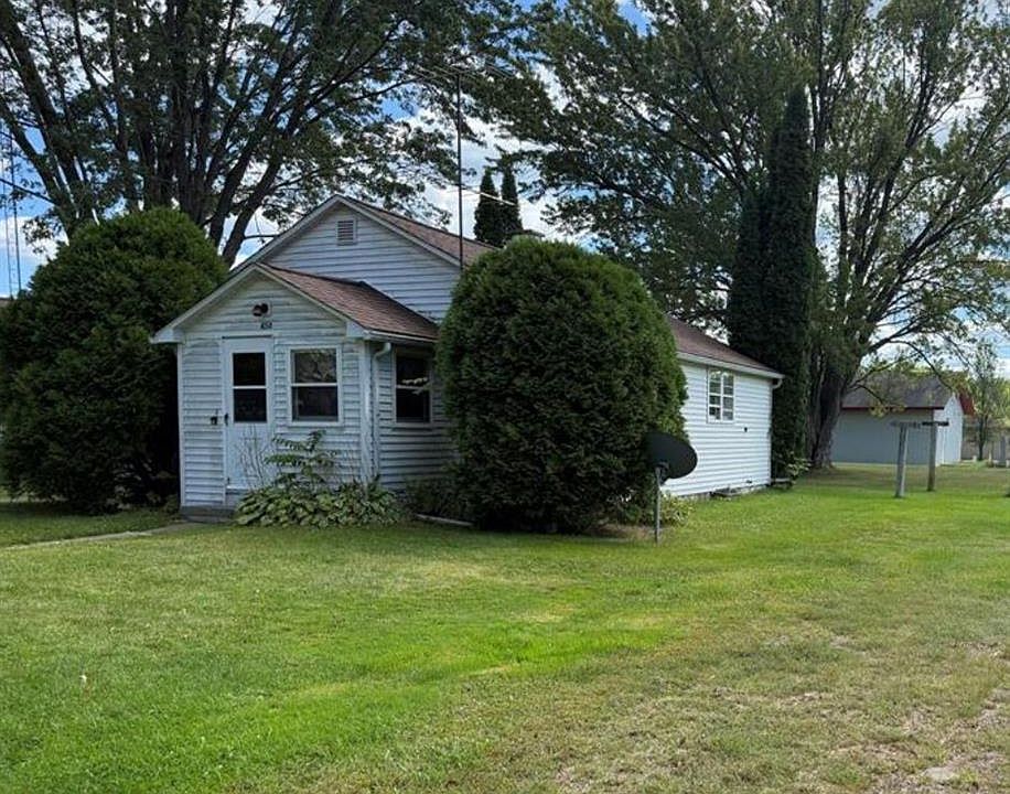 1st image of 450 E Crumb Street
