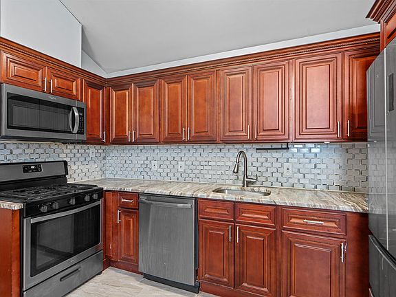2nd image of 422 Bergen Ave Floor 2