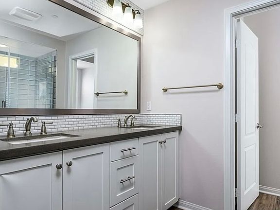 5th image of 3827 Grant St #28