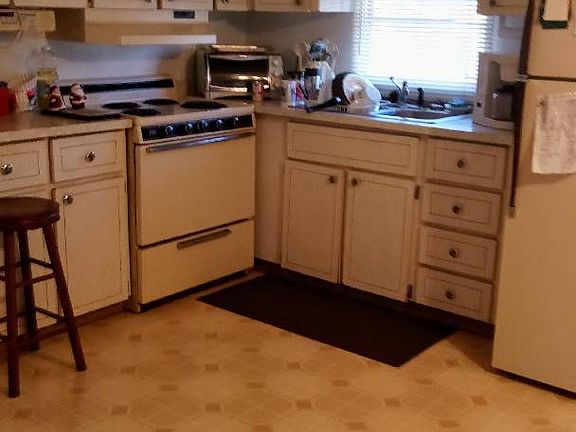 4th image of 12 Espanola Ln