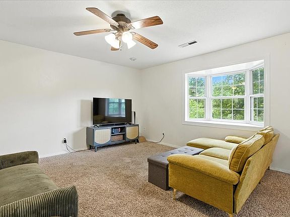 5th image of 2013 Edgewood Dr