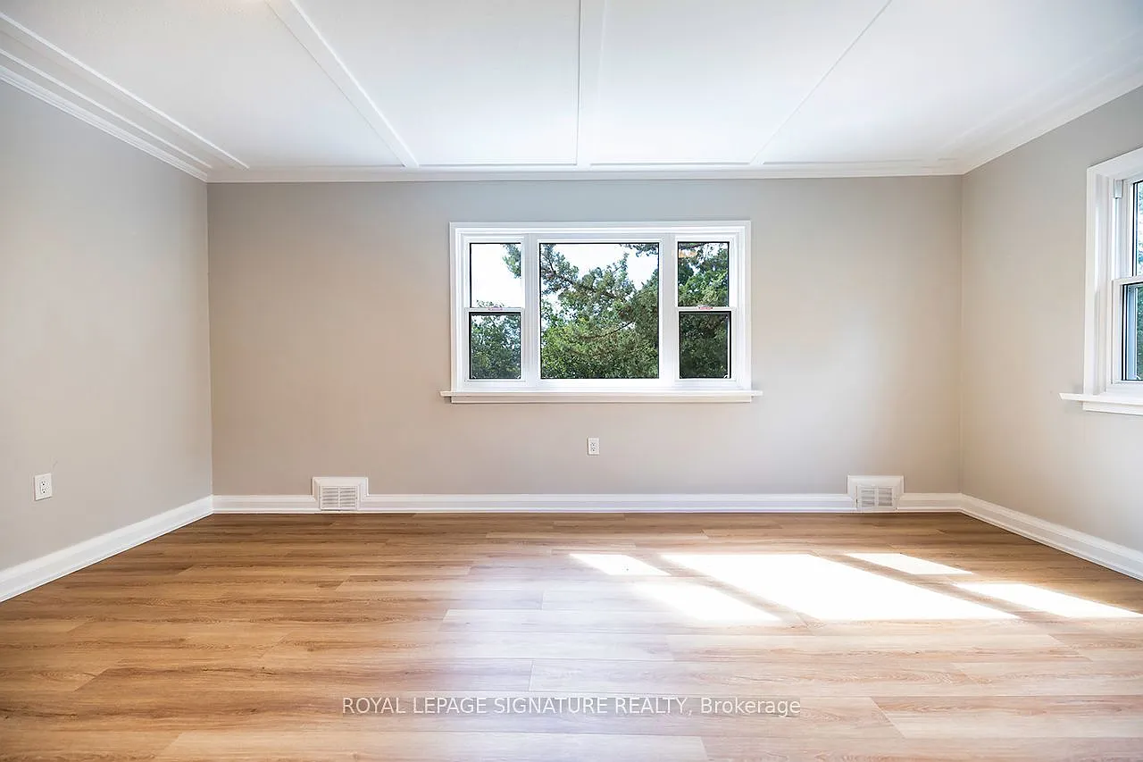 8 bed, $800 — Photo 3
