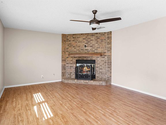 4th image of 15412 Cedar Bay Dr