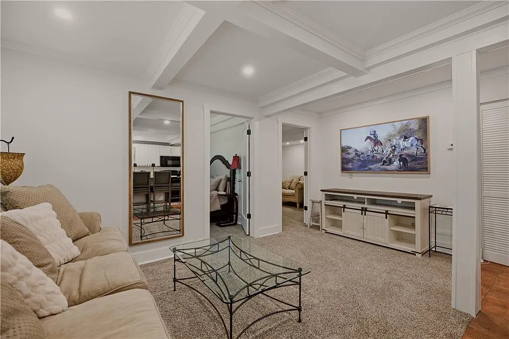 2 bed, 768 sqft, $2,450 — Photo 3