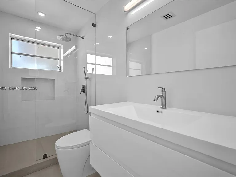 2706 Scott St — Photo 18