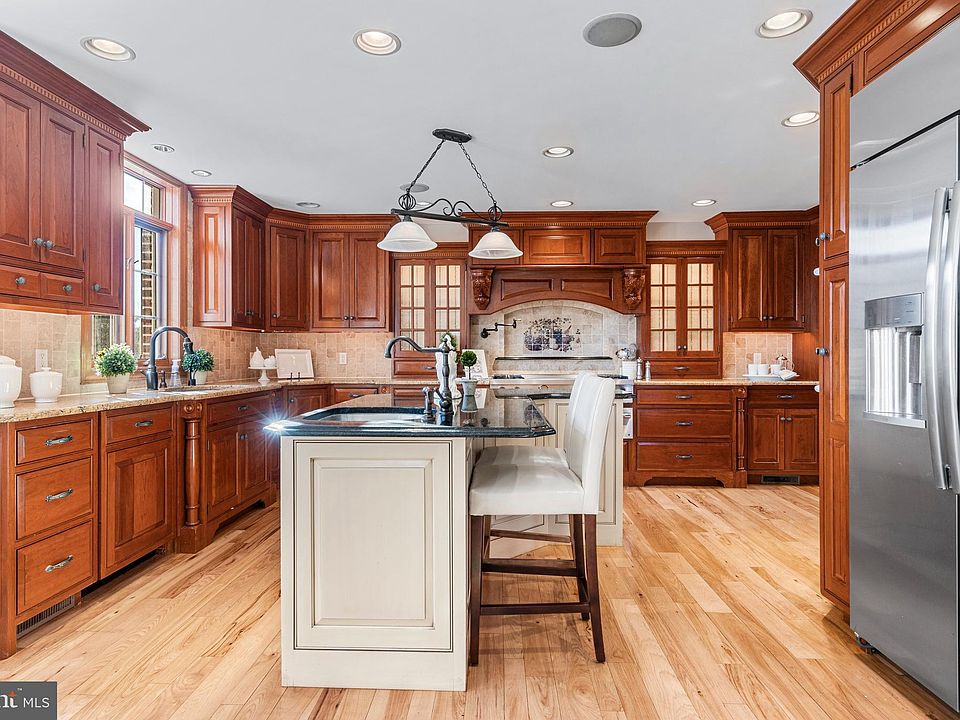 2nd image of 138 Aspen Dr