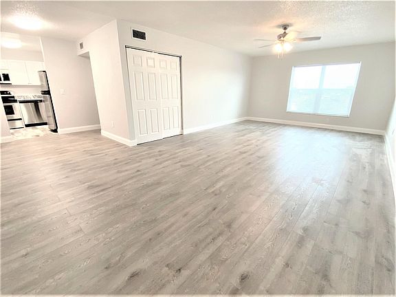 4th image of 150 41st Ave N #409