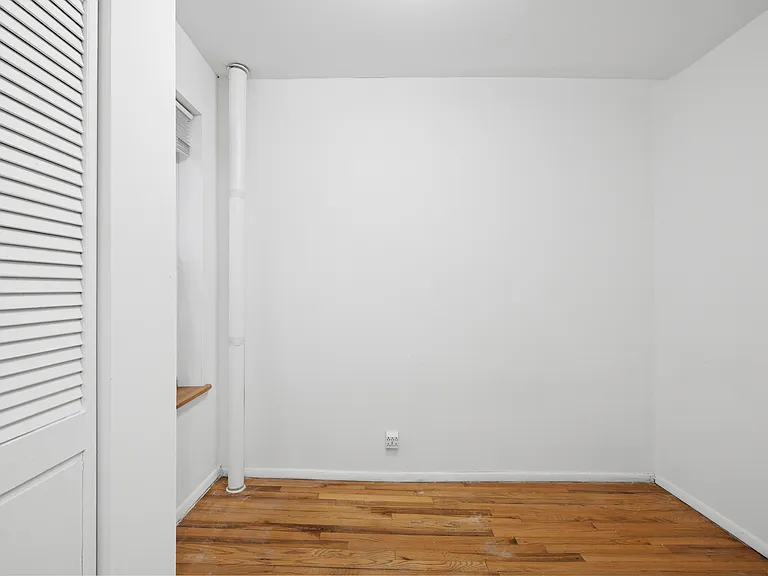 320 E 49th St #54 — Photo 3