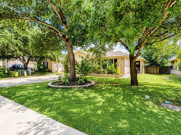 4th image of 981 Goldenrod St