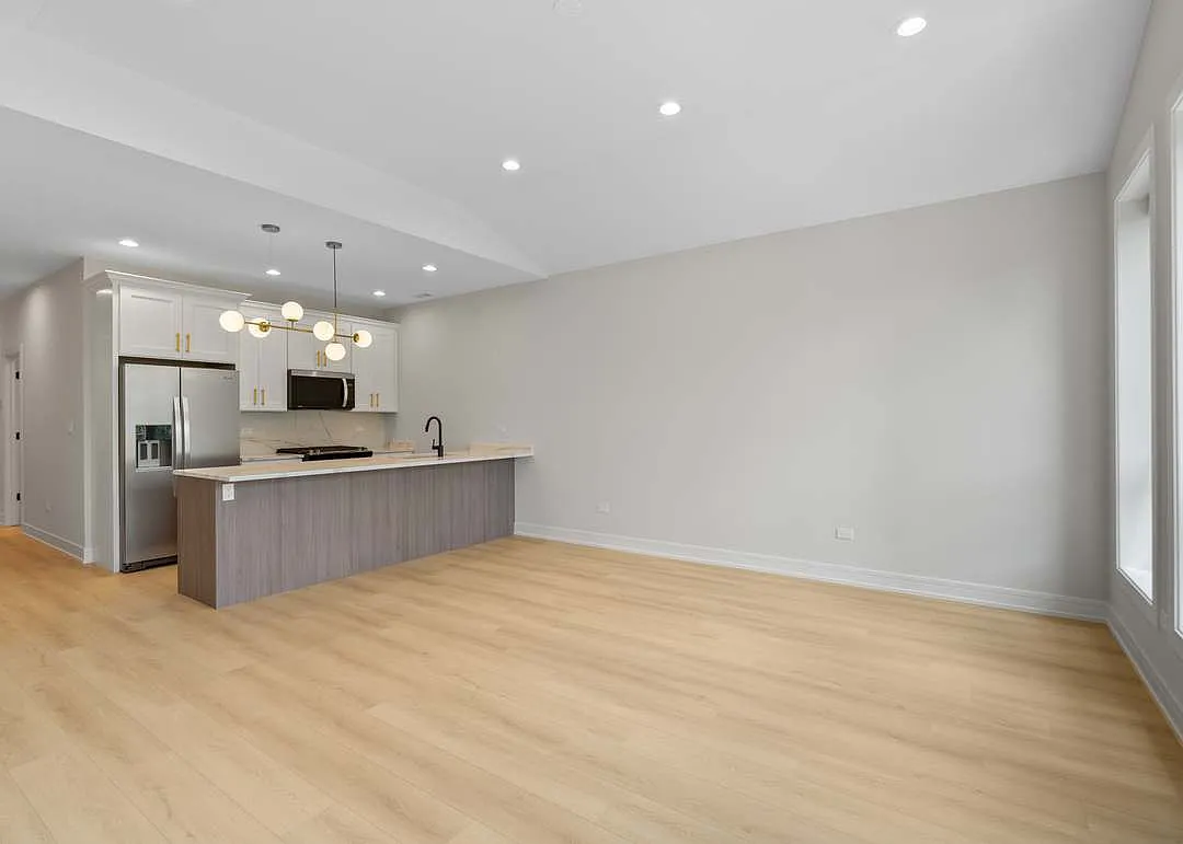 3 bed, 1200 sqft, $2,400 — Photo 4